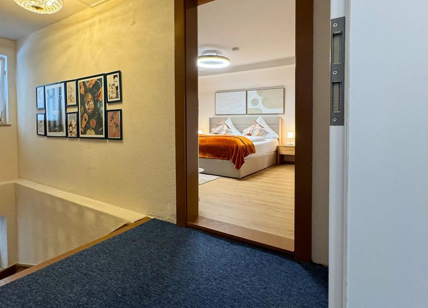 Sieben Zimmer Am See 프리엔암치엠시 호텔